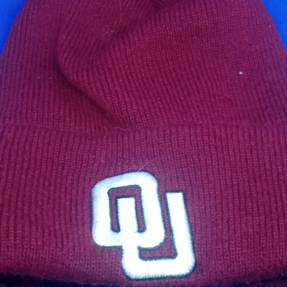 Men's Crimson Oklahoma Sooners Logo Cuffed Knit Hat - Picture 3 of 3